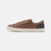 Pier One Unisex - Sneakers Laag - Cognac 2 Pier One Unisex - Sneakers Laag - Cognac -Schoen Verkoop 0345d60114fc49bd8eb2523800c38251