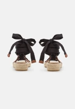 Pier One Leather - Sandalen Met Plateauzool - Black 11 Pier One Leather - Sandalen Met Plateauzool - Black -Schoen Verkoop 1b490056c90f46afbbd22bb39480b996