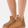Pier One Leather- Pantoffels - Cognac -Schoen Verkoop 6eff35c3cb7e4f93bb4d99616e30a8c3