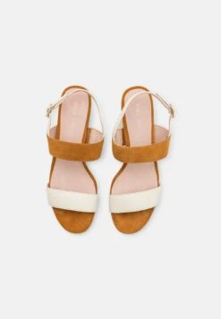 Pier One Leather- Sandalen - White/Cognac 13 Pier One Leather- Sandalen - White/Cognac -Schoen Verkoop 7bf1f83e1cba4f3fa26b89379bf96b29