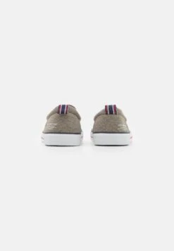Pier One Unisex - Sneakers Laag - Taupe 10 Pier One Unisex - Sneakers Laag - Taupe -Schoen Verkoop 7f1d9cc45e594666834dcd5b282fd569