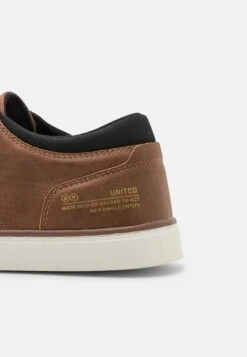 Pier One Sneakers Laag - Cognac 13 Pier One Sneakers Laag - Cognac -Schoen Verkoop 8733e13d37d6492285523affe08eb939