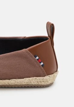 Pier One Unisex - Espadrilles - Brown -Schoen Verkoop 9a52ce945a2849ed8945c8f267c0bb52